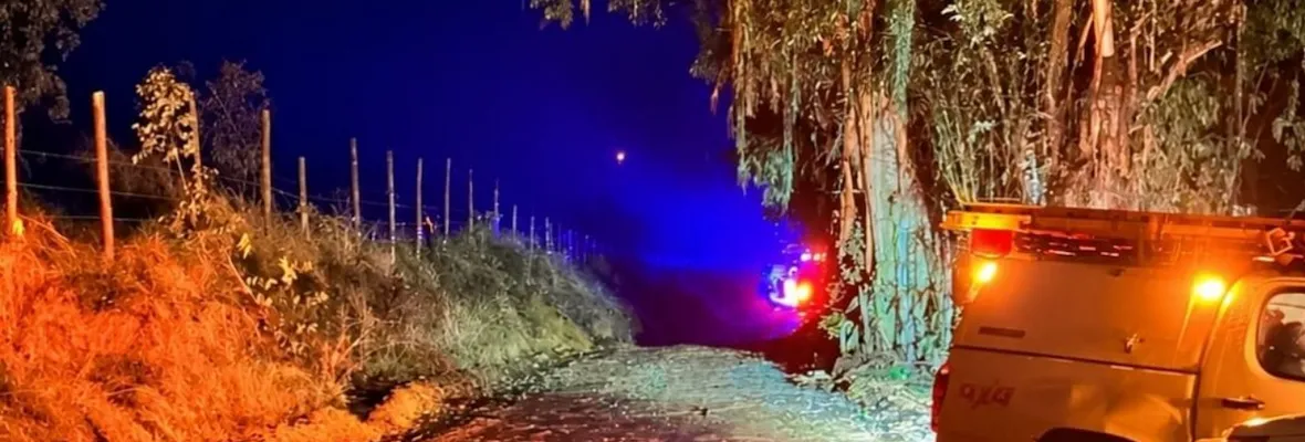 Trabajador de empresa contratista de CGE permanece desaparecido tras ser arrastrado por estero en Curepto