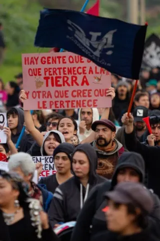 A casi cinco meses del megaincendio: marcha de Penco a Lirquén ante votación de minera de tierras raras