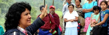 Hoy se cumplen 6 años del brutal asesinato de Berta Cáceres, activista ambiental hondureña
