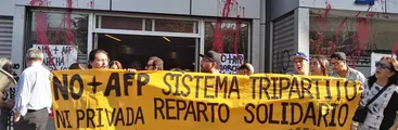 Coordinadora No+AFP realiza funa y toma de la Superintendencia de Pensiones y convoca a marcha para el 26 de marzo