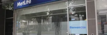 Lanzan pintura y rompen vitrinas de Metlife (Provida) y AFP Cumprum en Concepción