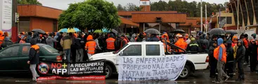 Portuarios protestan contra el IST por malos tratos y altas médicas prematuras
