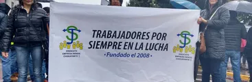 Incremento salarial exigen los trabajadores del Unimarc Chiguayante.