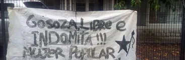 En Concepción lanzan pintura a tienda de la `recalcitrante momia` Van Rysselberghe, conmemorando el día de la mujer