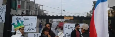 Vecinos de población en La Reina impiden acceso a censistas en protesta por 2 semanas sin agua