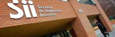 Contraloría cuestiona que SII no presente querellas por financiamiento irregular de la política