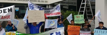 Funcionarios de los DAEM se tomaron SEREMI de Educación del Bíobío protestando contra el despido de 4 mil trabajadores