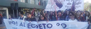 Estudiantes de Tecnología Médica marchan por Concepción exigiendo el fin al Decreto 90 del Ministerio de Salud