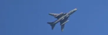 Un F-18 de la Coalición de EE.UU. derriba un Su-22 sirio en Raqqa.