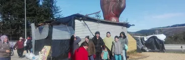 Mujeres cumplen una semana  acampando en entrada Curanilahue: exigen cupos ProEmpleo