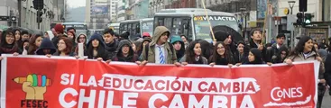 Estudiantes Secundarios se manifiestan en contra ley de desmunicipalización en Concepción