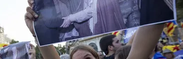 Miles marchan en Barcelona contra el terrorismo y la hipocresía de la Monarquía y el Gobierno español