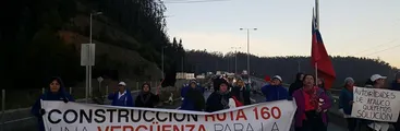 Vecinos de Laraquete protestan por mala construcción y cobro de peajes de ruta 160