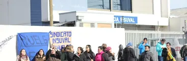 En huelga trabajadores de Farmacéutica Insuval en Concepción