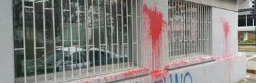 MJL apedrea y raya oficina de la Dirección del Trabajo del Biobío