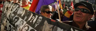 Españoles marchan contra la impunidad de los crímenes franquistas