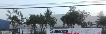 Trabajadores de la fábrica Buenas Migas de Maipú en huelga por mejoras salariales