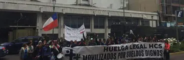 Trabajadores del Hospital Clínico del Sur marchan a 20 días en huelga