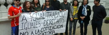 Trabajadores a Honorarios protestan para no ser obligados a cotizar en las AFP