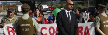 Opositores al Puente Industrial y Ruta Pie de Monte protestaron durante visita de autoridades del Minvu