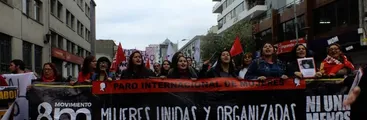 Realizan multitudinaria marcha este Día Internacional de la Mujer en Concepción [FOTOS]