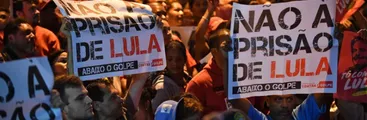 Una multitud se concentra en las afueras del sindicato metalúrgico en defensa de Lula Da Silva