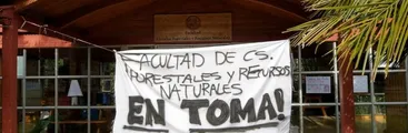 Fuerte movilización contra el sexismo y el machismo en la Universidad Austral
