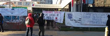 Estudiantes se toman frontis de SEREMI de Educación en Concepción