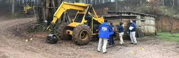 Queman maquinaria forestal en ruta que une Capitán Pastene y Lumaco