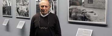 Muere David Goldblatt, fotógrafo que documentó el Apartheid