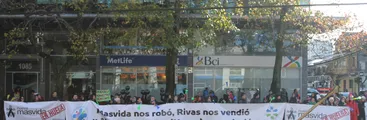 Huelga en Isapre Nueva Masvida: trabajadoras/es marchan por mejoras laborales en Concepción