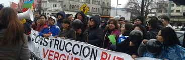 Vecinos protestan en la Intendencia del Bío Bío contra alza del peaje en la Ruta 160