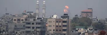 Israel ejecuta intenso bombardeo contra la Franja de Gaza: impacta decenas de blancos de Hamas en respuesta a lanzamiento de cohetes
