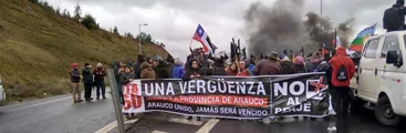 Organizaciones sociales de Arauco cortan la ruta 160 protestando contra el alza del peaje
