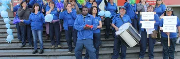 Trabajadoras del aseo de la Unab cumplen su tercer día de huelga en Concepción