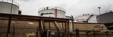 Oxiquim: la empresa dirigida por un pinochetista, sospechosa de generar intoxicaciones en Quintero y pilar del saqueo extractivista en Chile