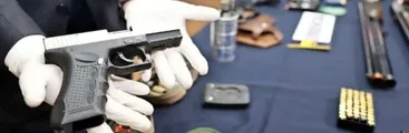 En libertad quedaron 5 policías tras ser acusados de tráfico ilegal de 118 armas al interior de Carabineros de Chile
