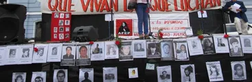 Frente a edificio de la Armada conmemoran día nacional del ejecutado político en Valparaíso
