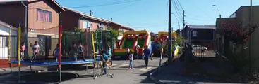 JJVV de Hualpén realizó fiesta de navidad en la calle: municipio le entregó parte de la sede a Iglesia