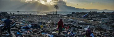 Actividad de volcán Krakatoa provoca tsunami en Indonesia: Decenas de muertos y cientos de heridos