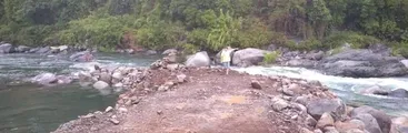 Denuncian intervención con retroexcavadora para negocios turísticos en el río Achibueno