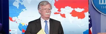 5 mil tropas a Colombia: El mensaje en anotaciones de Bolton en conferencia sobre sanciones a Venezuela