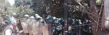 Mujeres que se encontraban en Las Escaleras en el momento del desalojo son acusadas de maltrato a Carabineros y amenaza de muerte