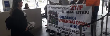Damnificados del 27F de Talcahuano se manifiestan en SERVIU: “Todavía nos sentimos terremoteados”