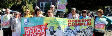 Profesoras jubiladas se manifiestan en el centro de Concepción exigiendo el pago de la deuda histórica