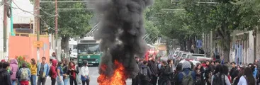 Con barricadas conmemoraron día del joven combatiente en Valparaíso