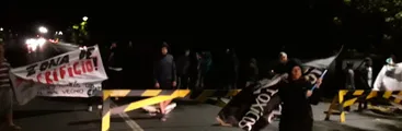 Habitantes de Nacimiento cortan Ruta de la Madera denunciando emanaciones tóxicas de planta de celulosa