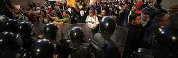 Manifestantes protestan en Ecuador por detención de Assange y contra gobierno de Moreno
