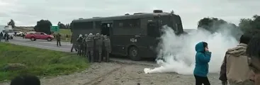 Vecinos de Chonchi cortan el tránsito exigiendo que vertedero de Dicham sea clausurado