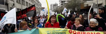 FOTOS | Docentes marchan a nivel nacional exigiendo pago de deudas, menciones y fin a la doble evaluación